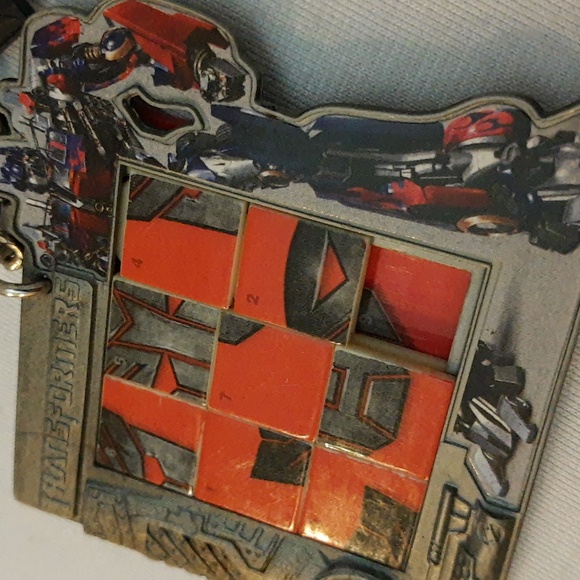 Transformers Miniature Slide Puzzle Keychain Autobot Symbol 2007 - Picture 7 of 9